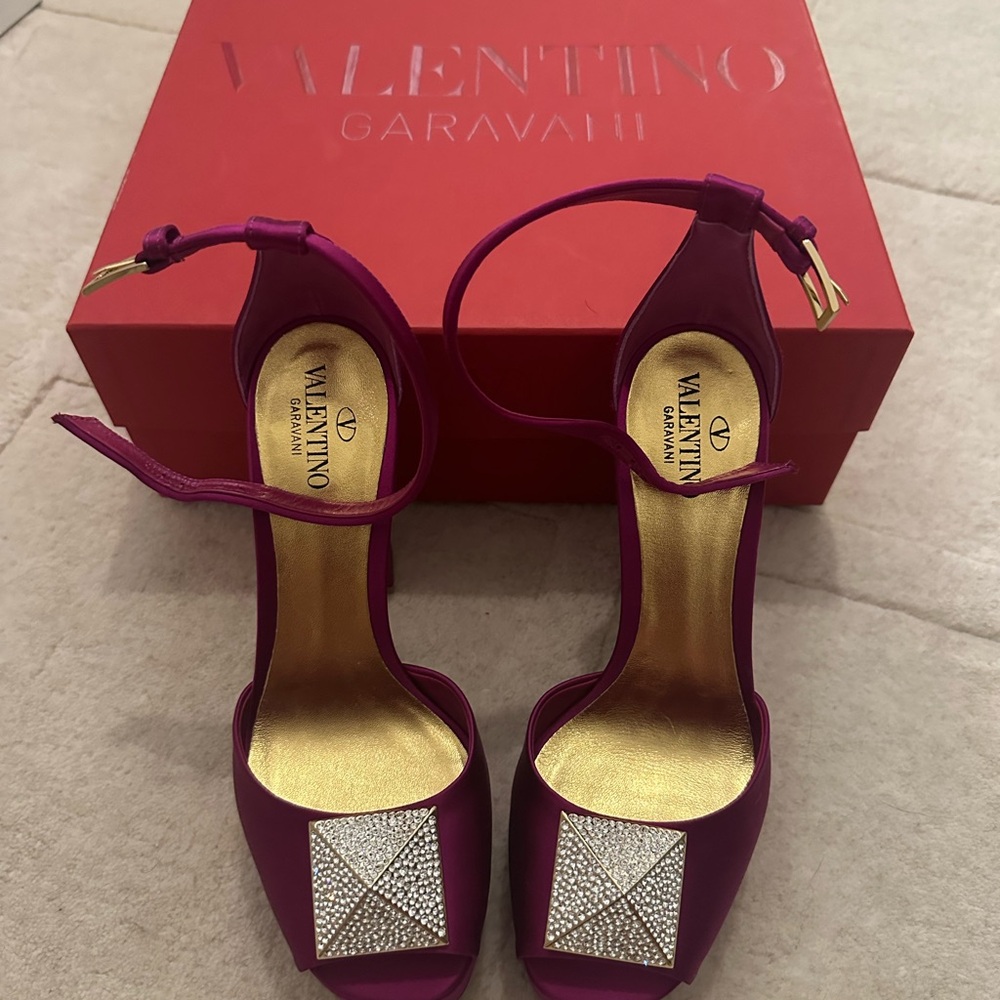 Valentino Garavani Fuchsia Heels with Gold Encrusted Stud